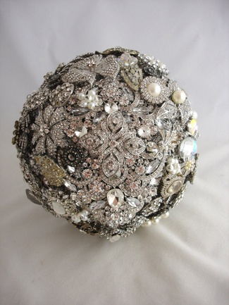 Heirloom Vintage Treasure Trinket Brooch Bouquet