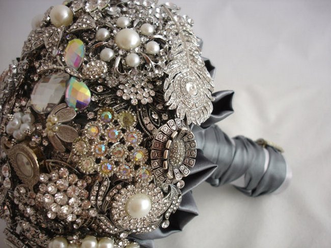 Heirloom Vintage Treasure Trinket Brooch Bouquet