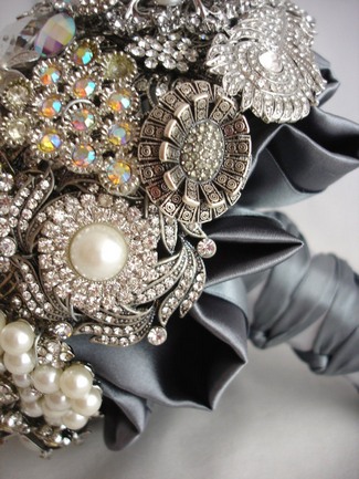 Heirloom Vintage Treasure Trinket Brooch Bouquet