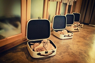 Vintage Wedding Décor Idea - Vintage Suitcase