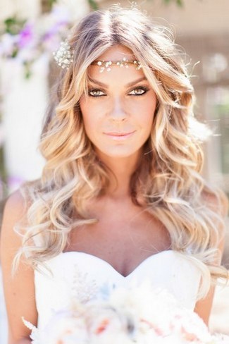 Bride with Long Wavy Hair in the Garden. Wedding Make-up Stock Image -  Image of cute, beauty: 220683839