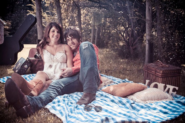 Indie Summer Picnic Engagement Shoot Session