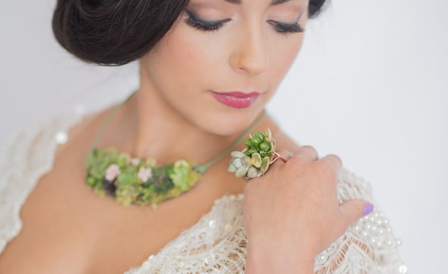 Succulent Ring and Neckpiece :: Styled by Three Sisters Custom Events :: Retrospect Images :: See more on ConfettiDaydreams.com