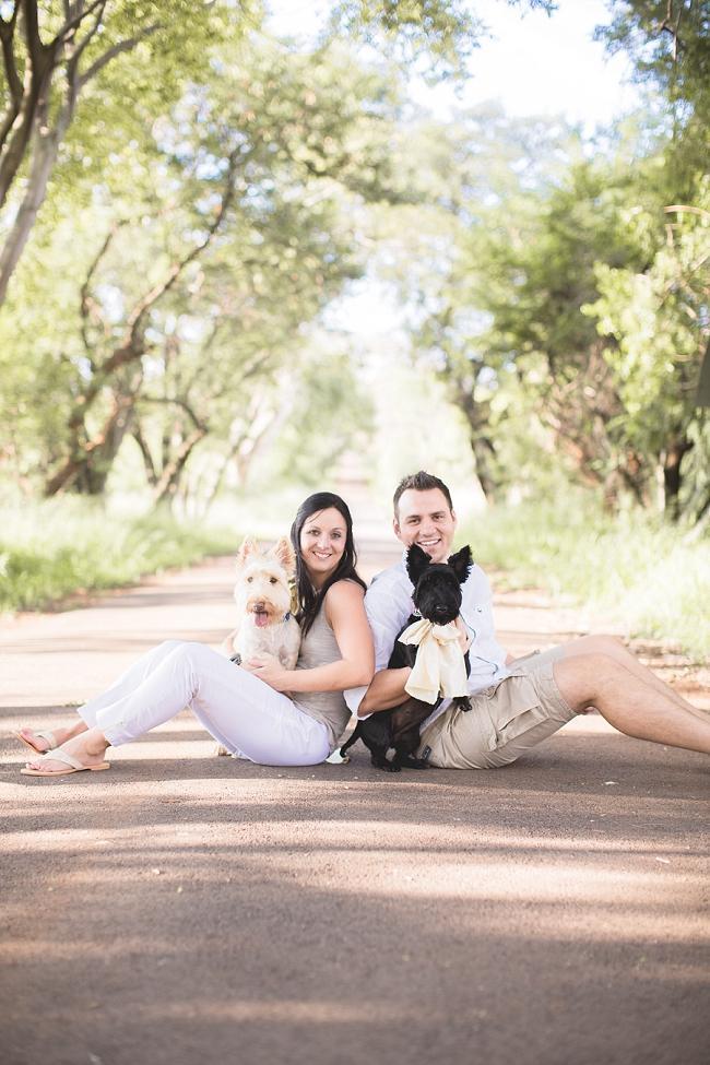 Engagement Photo Poses and Ideas