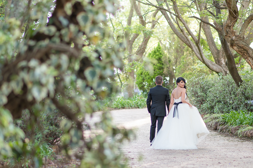 Sophisticated Black and White Cocktail Style Wedding at Moon and Sixpence (20)