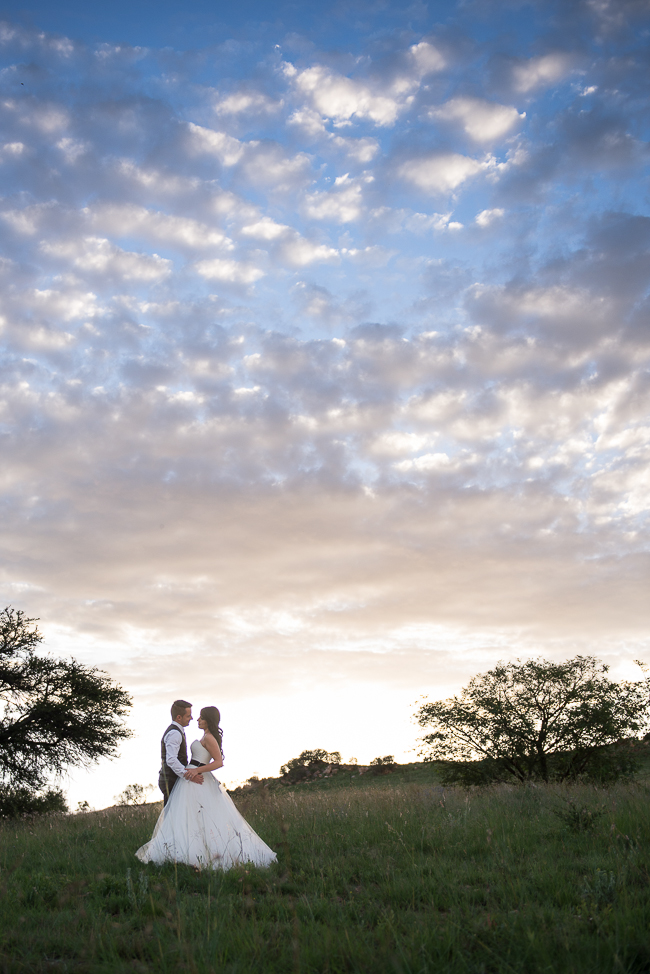 Sophisticated Black and White Cocktail Style Wedding at Moon and Sixpence (23)