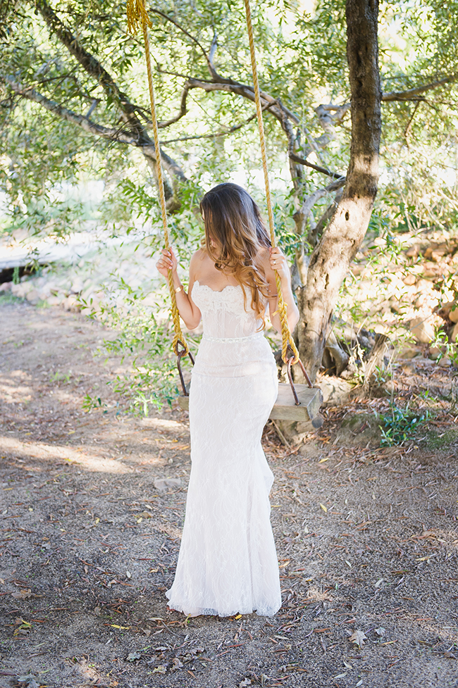 Outdoor Portraits // Vintage Elegance Neutral South African Wedding //Lauren Kriedemann photography // via www.ConfettiDaydreams.com // 