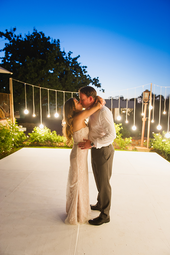 // Vintage Elegance Neutral South African Wedding //Lauren Kriedemann photography // via www.ConfettiDaydreams.com // 