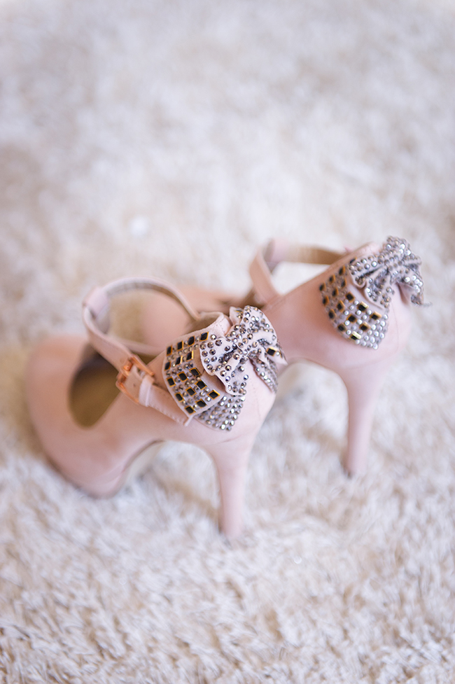 Blush Pink Wedding Shoes with Sparkle Bow Detail // Vintage Elegance Neutral South African Wedding //Lauren Kriedemann photography // via www.ConfettiDaydreams.com // 