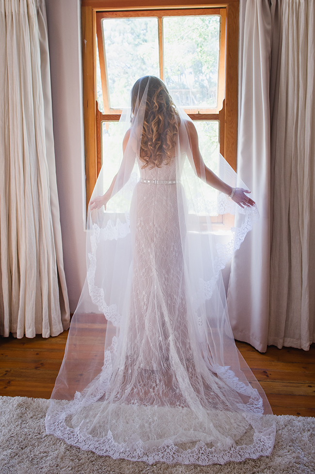 Bridal Portrait in Dreamy light // Vintage Elegance Neutral South African Wedding //Lauren Kriedemann photography // via www.ConfettiDaydreams.com // 