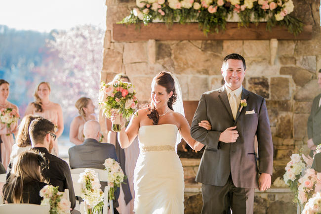 Wedding Ceremony // Rustic Country Wedding in Blush Navy // Meet The Burks Photography