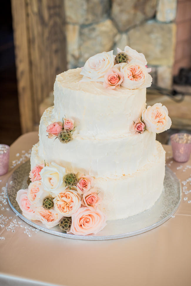 White cake with peach flowers and succulents // Rustic Country Wedding in Blush Navy // Meet The Burks Photography