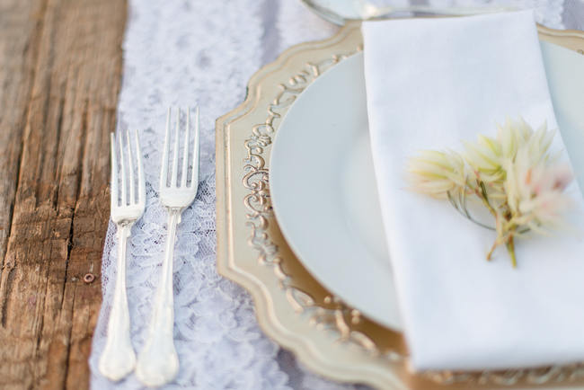 Rustic Elegance Gold table setting // Rustic Fall Wedding Decor Ideas // Lightburst Photography // Flowers: Dear Love Events // Rosemary Hill Venue