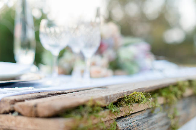 Rustic Elegance Gold table setting // Rustic Fall Wedding Decor Ideas // Lightburst Photography // Flowers: Dear Love Events // Rosemary Hill Venue