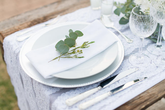 White and Silver table setting // Rustic Fall Wedding Ideas // Lightburst Photography // Flowers: Dear Love Events // Rosemary Hill Venue