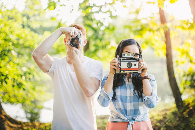 Totally rad Wes Anderson-Inspired vintage picnic engagement shoot photographs // Tesar Photography