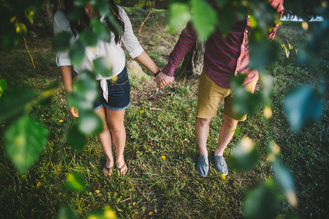 Totally rad Wes Anderson-Inspired vintage picnic engagement shoot photographs // Tesar Photography