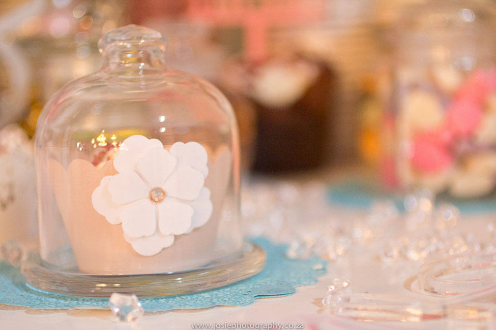 Classic Peach Wedding Ideas // That Little Shop // Josie Photography // Lols Flowers