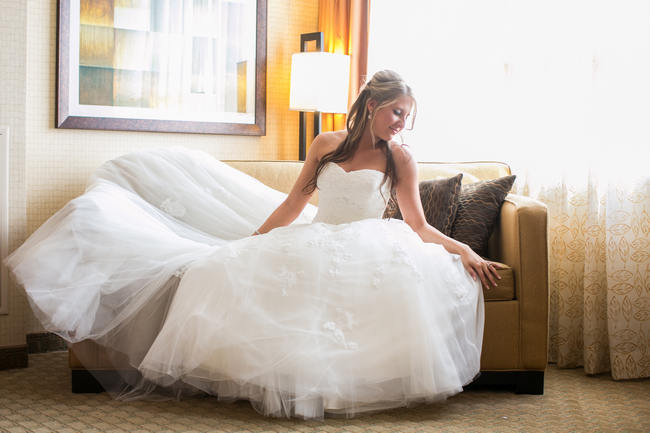  Beautiful Rustic Elegance Wedding in Blush Cream Gold // Carly Fuller Photography // Click for more details on www.ConfettiDaydreams.com