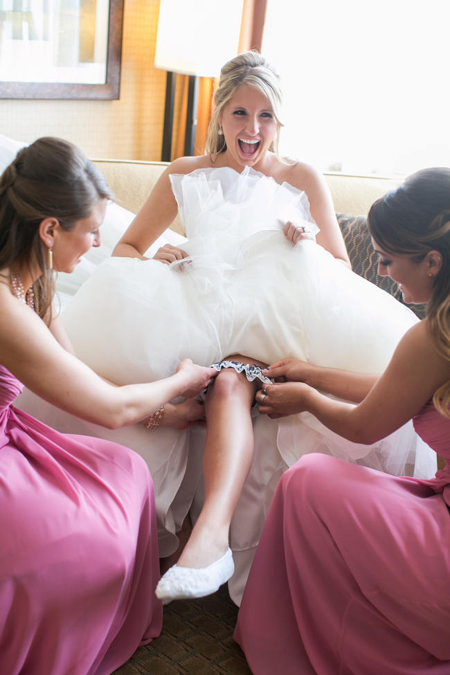  Beautiful Rustic Elegance Wedding in Blush Cream Gold // Carly Fuller Photography // Click for more details on www.ConfettiDaydreams.com