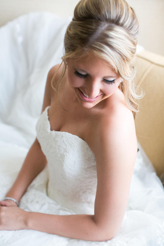  Beautiful Rustic Elegance Wedding in Blush Cream Gold // Carly Fuller Photography // Click for more details on www.ConfettiDaydreams.com