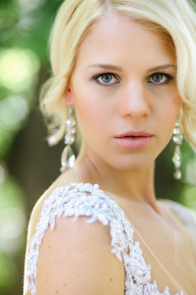 Backless lace Robyn Roberts wedding dress // Nikki Meyer photography