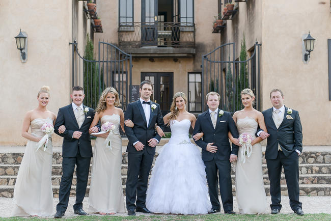 Love this wedding party's outfits!