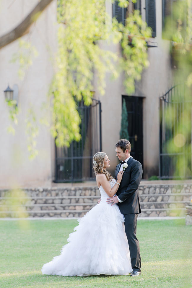 Picture perfect, romantic couple photos after the ceremony // Lightburst Photography