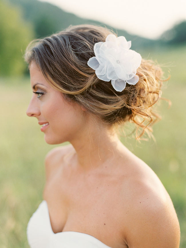 How to Choose the Perfect Bridal Hair Accessories