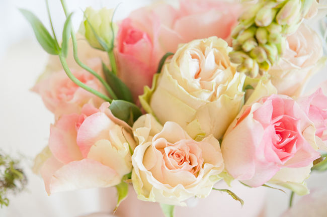  Pretty blush, Cream and Gold Roses and Wedding Flowers for table decor. Pics by St Photography