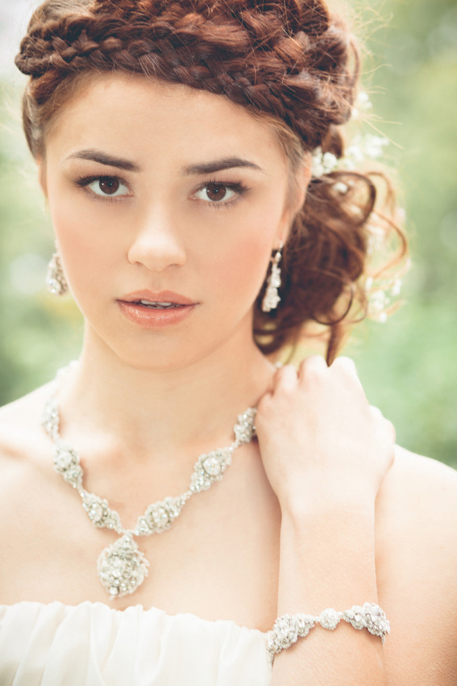 Pearl and lace necklace, earrings // Luxe Handcrafted Heirloom Wedding Jewelry by Edera Jewelry // La Candella Weddings Photography