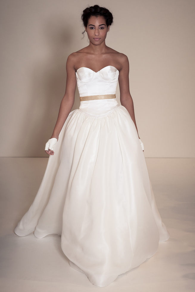 Strapless sweetheart wedding dress with long tulle skirt and gold belt. Della Giovanna Wedding Dresses 2015 