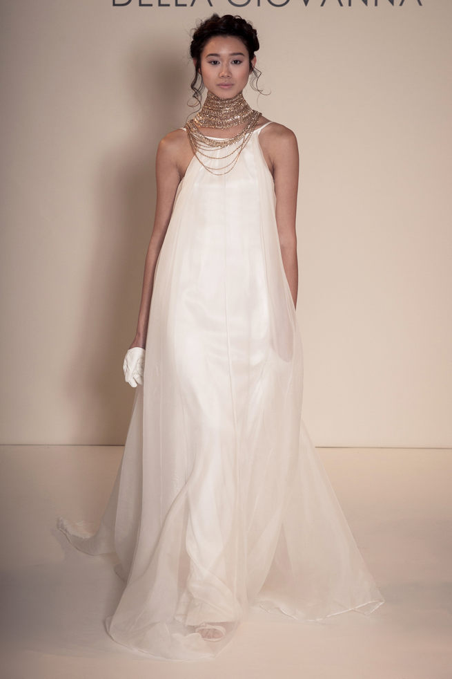 Relaxed, loose fitting wedding dress with gold necklace, chain style detail. Della Giovanna Wedding Dresses