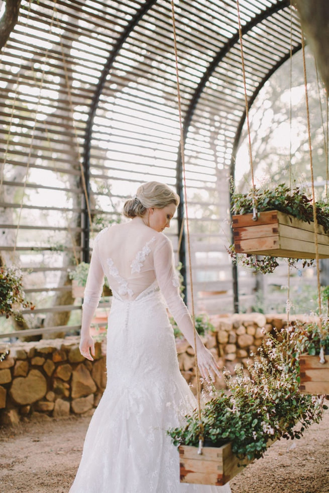 Click to see this gorgeous Navy Gold Wedding at Babylonstoren / Charlene Schreuder Photography 