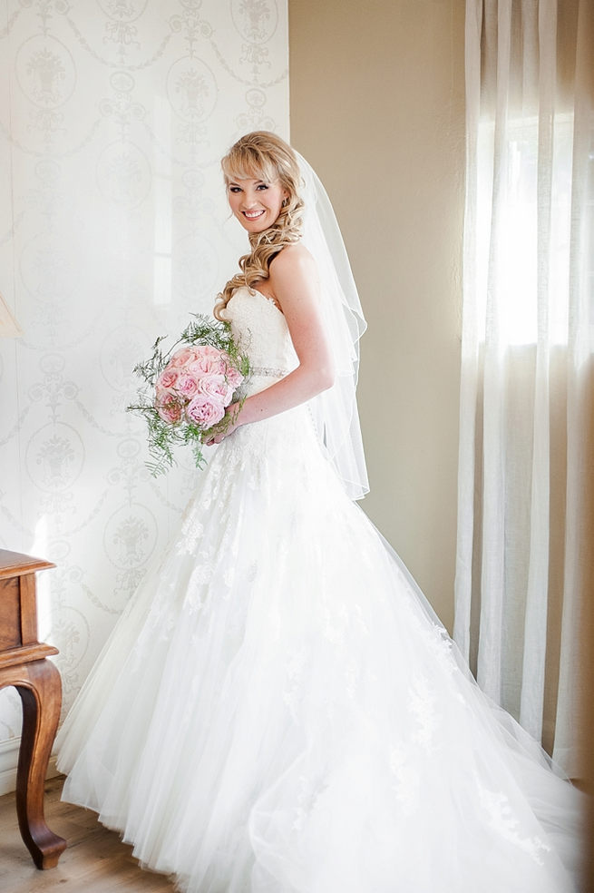 Long, loose wedding curls, blush pink Peony bouquet and gorgeous tulle Enzoani bridal gown - pure perfection! // D’amor Photography