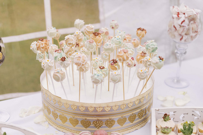 Lolipop cake // Succulent Garden Wedding // Claire Thomson Photography