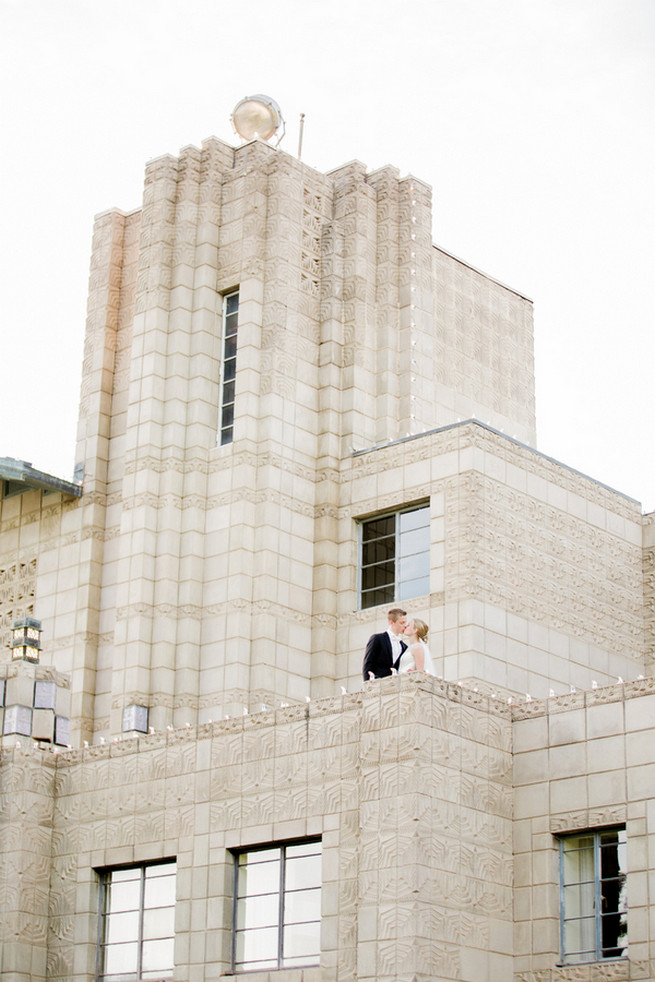 Uber romantic couple photos in this Glamorous Gatsby Inspired Wedding by Elyse Hall Photography on ConfettiDaydreams.com