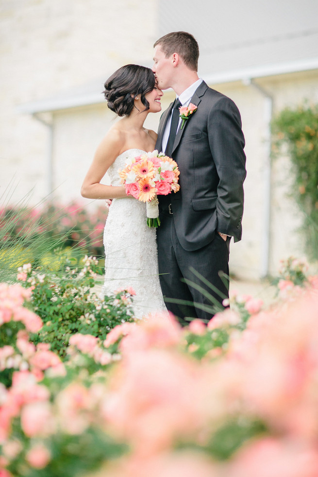 Summer couple photographs. Cute Coral Gray wedding at Briscoe Manor, Houston, by Luke and Cat Photography