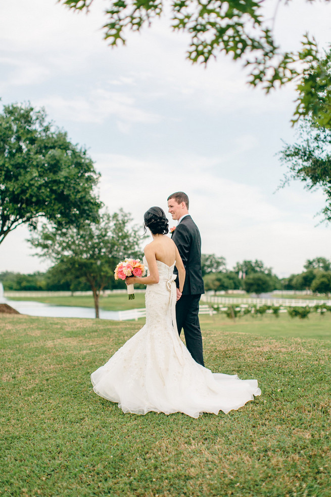 Summer couple photographs. Cute Coral Gray wedding at Briscoe Manor, Houston, by Luke and Cat Photography