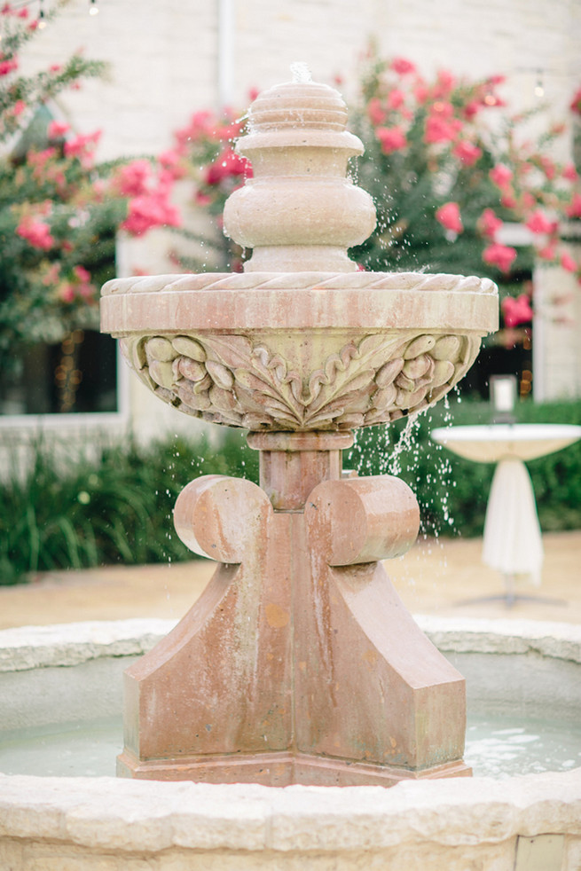 Cute Coral Gray wedding at Briscoe Manor, Houston, by Luke and Cat Photography