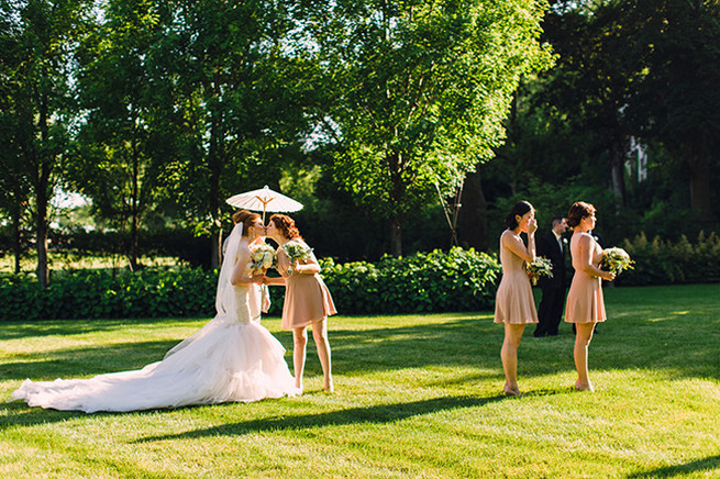  Outdoor garden wedding ceremony at Villa Terrace. / Elegant Milwaukee Wedding Valo Photography
