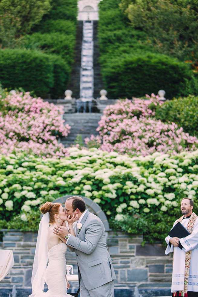  Outdoor garden wedding ceremony at Villa Terrace. / Alyssa Kristin's Elegant Milwaukee Wedding Valo Photography