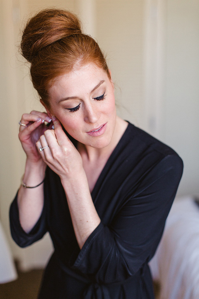 Bridal Bun hairstyle - so chic! / Alyssa Kristin's Elegant Milwaukee Wedding Valo Photography