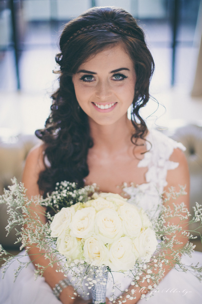 Amazing wedding hair style with long loose curls and a wrap around braid detail and sprigs of babys breath plus the perfect rose and babys breath bouquet. So pretty!