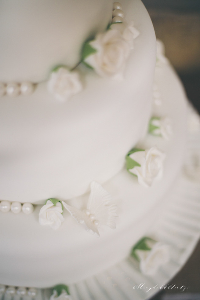 White wedding cake with roses. Grey White Farm Wedding, South Africa // Maryke Albertyn