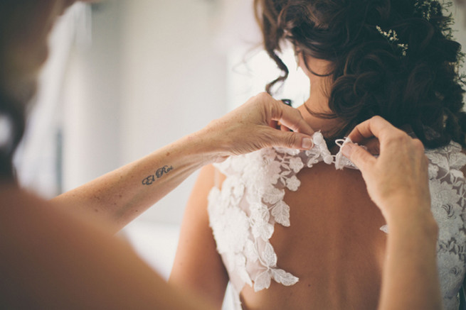 Keyhole wedding gown. Grey White Farm Wedding, South Africa // Maryke Albertyn