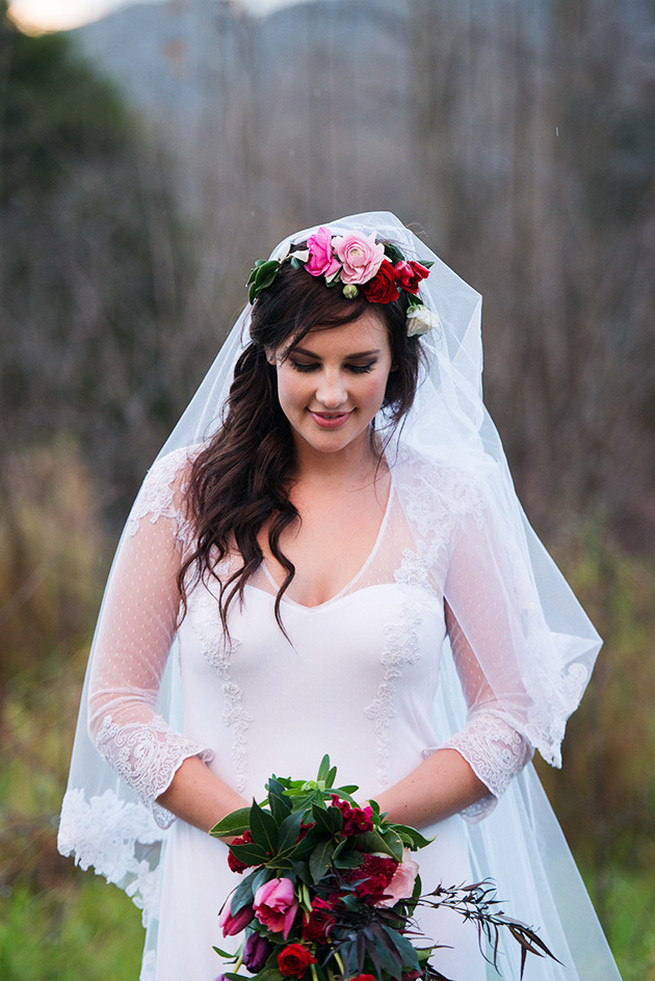  Rainy day couple photographs. Woodlands Winter Wedding in deep blue, burgundy and emerald green // Knit Together Photography