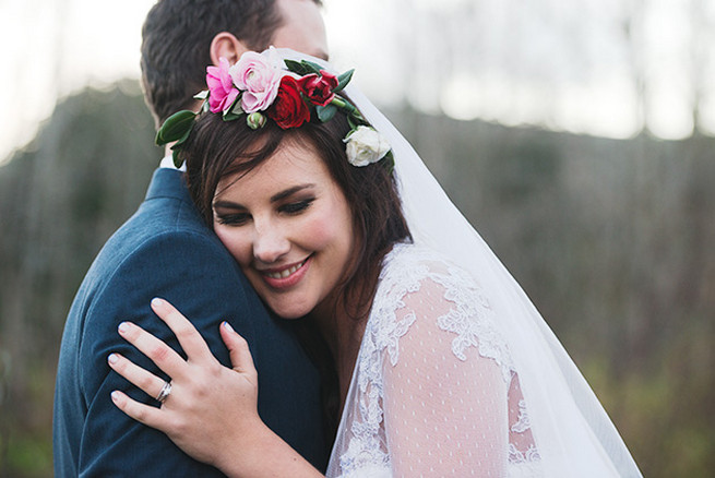  Rainy day couple photographs. Woodlands Winter Wedding in deep blue, burgundy and emerald green // Knit Together Photography