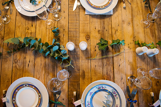 How to use natural greenery in decor bring the outdoors indoors for a woodlands Winter Wedding in deep blue, burgundy and emerald green // Knit Together Photography
