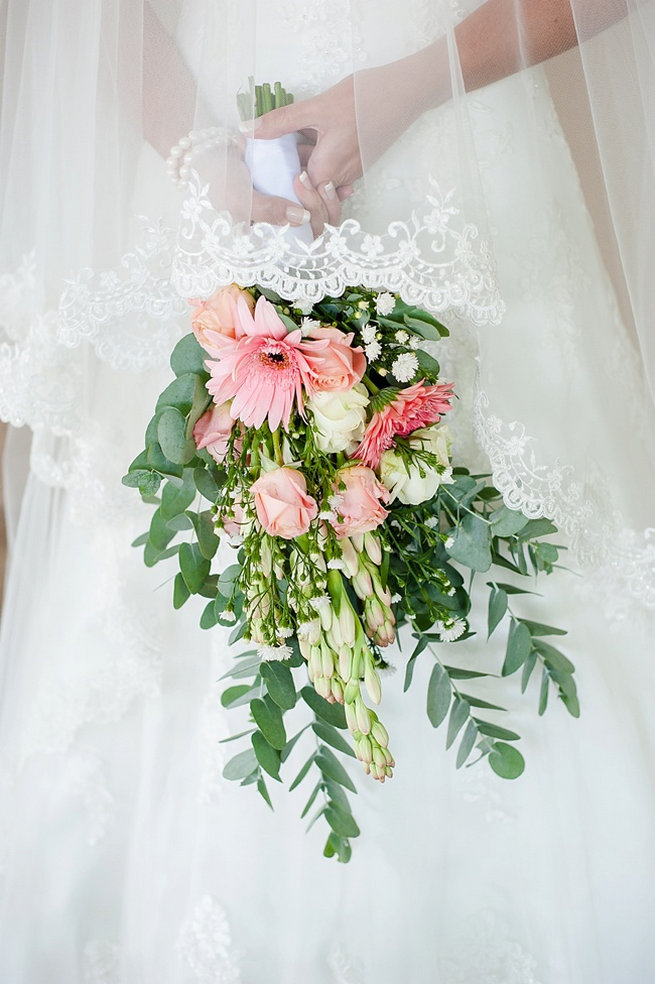 Bouquet recipe: Eucalyptus leaves, peach lisanthius, peach roses, pink gerbera daisy // D'amor Photography